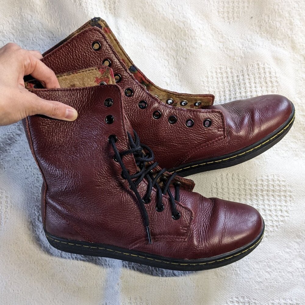 Dr. Martens burgundy boots barely used Sz US 9